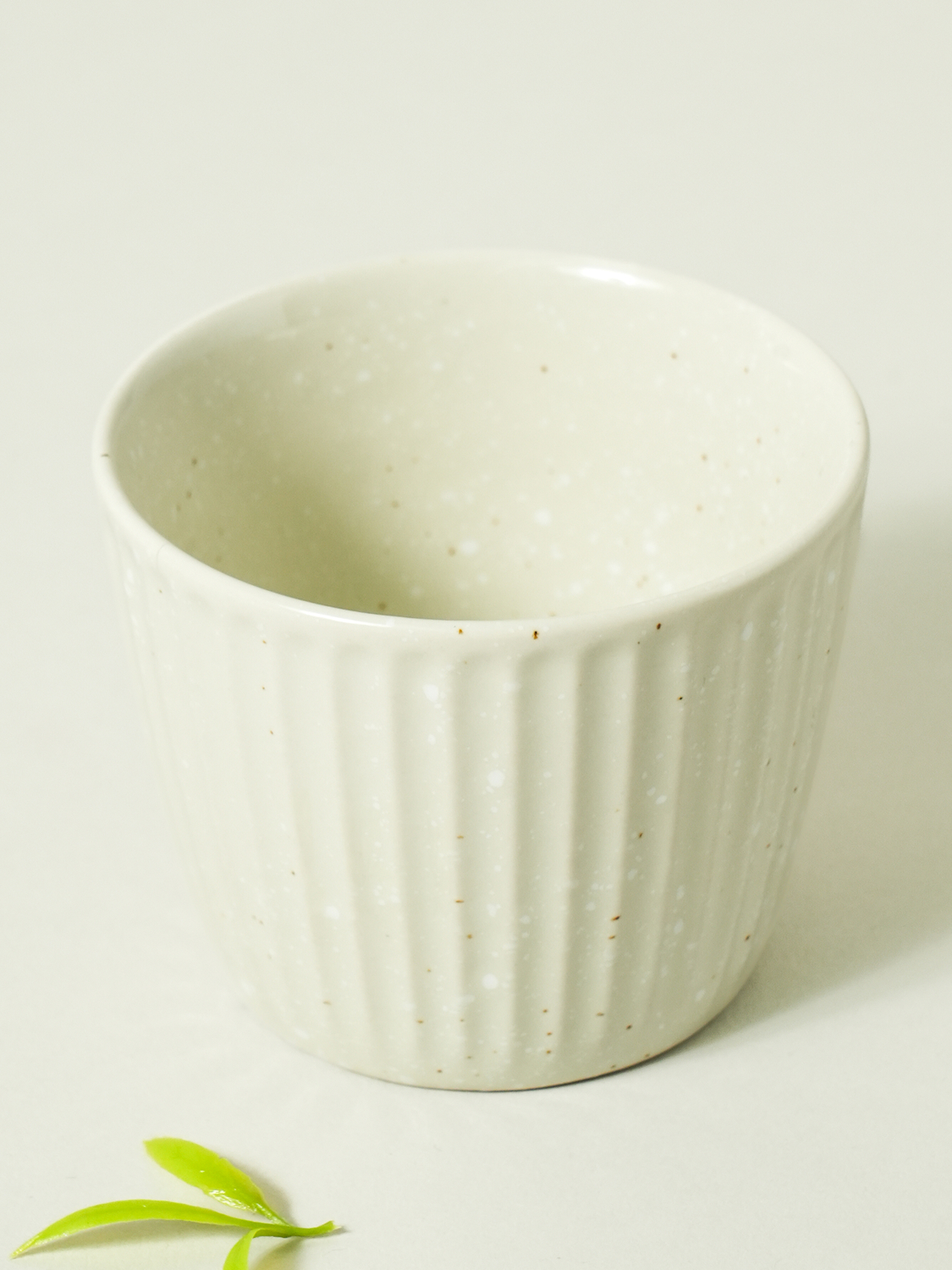 컬러 점무늬 양각 도기 컵 180 ml
