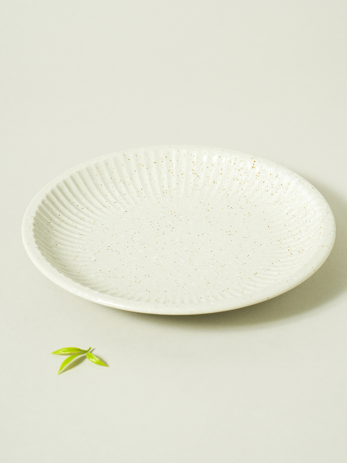 컬러 점 무늬 양각 접시 21.5 cm