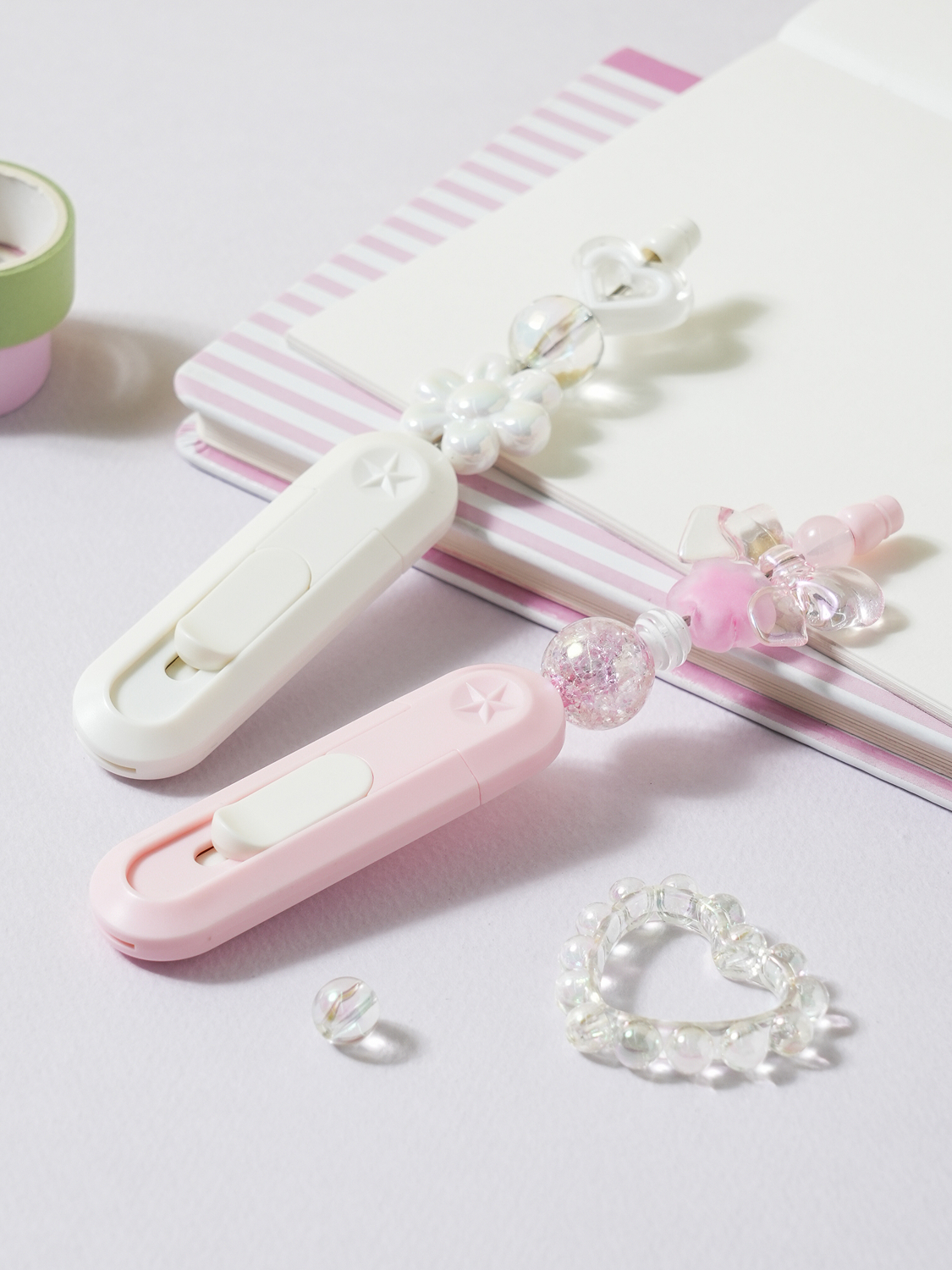 칼 꾸미기 납작 커터칼 12 mm 2개입 화이트＆핑크