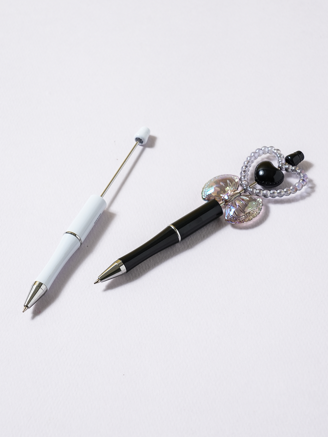 볼펜 꾸미기 일체형 펜대 0.7 mm 검정 2개입 화이트＆블랙