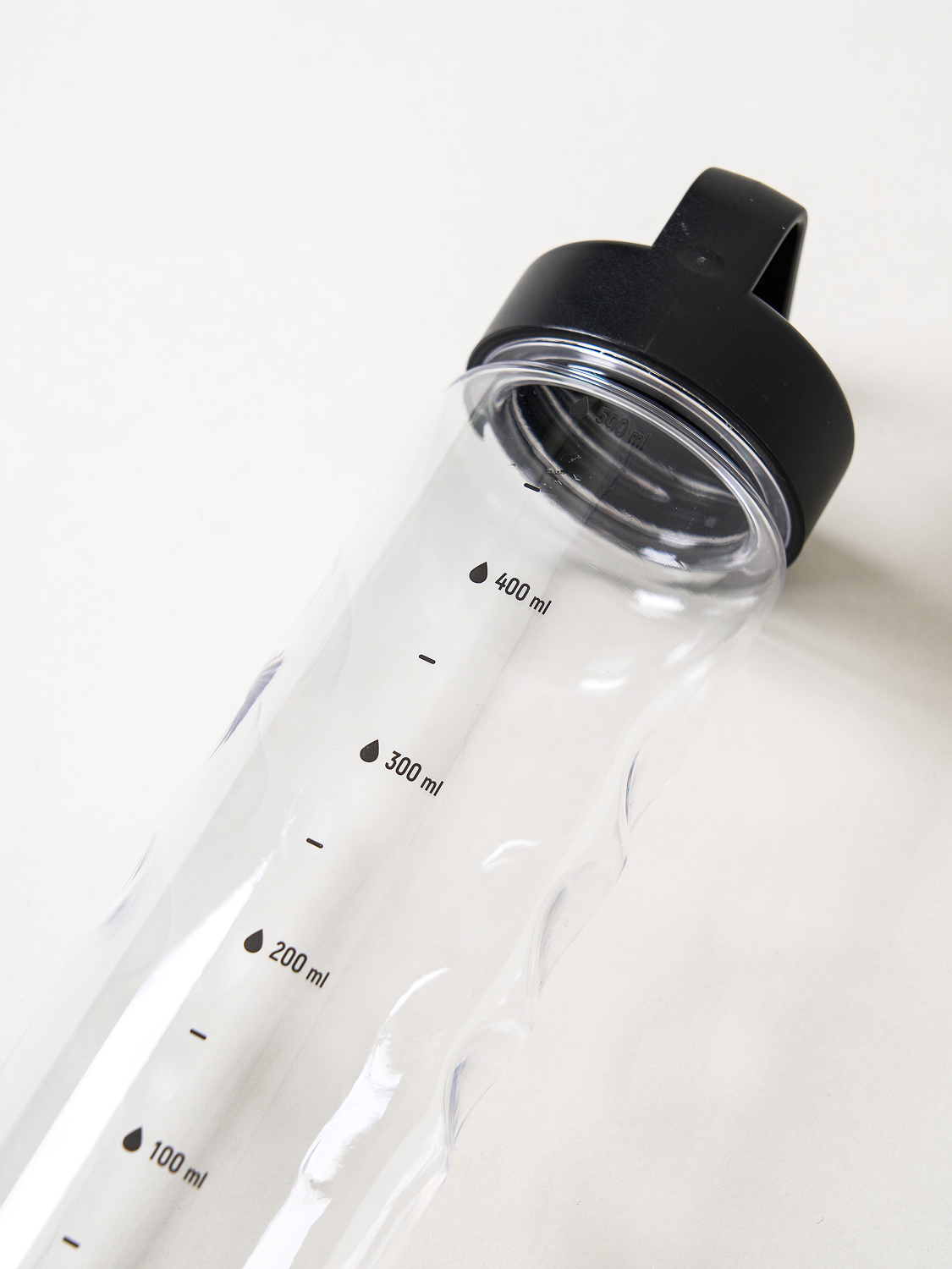 핸들 눈금 물병 560 ml