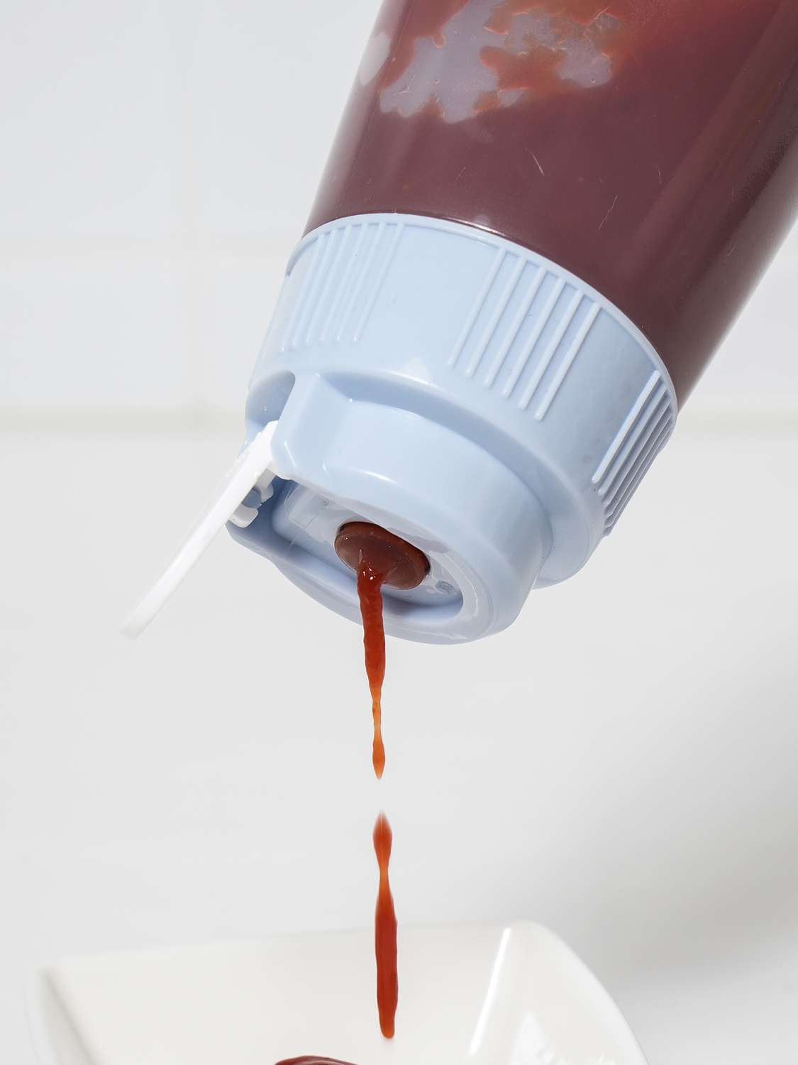 깔끔하게 나오는 소스병 300 ml