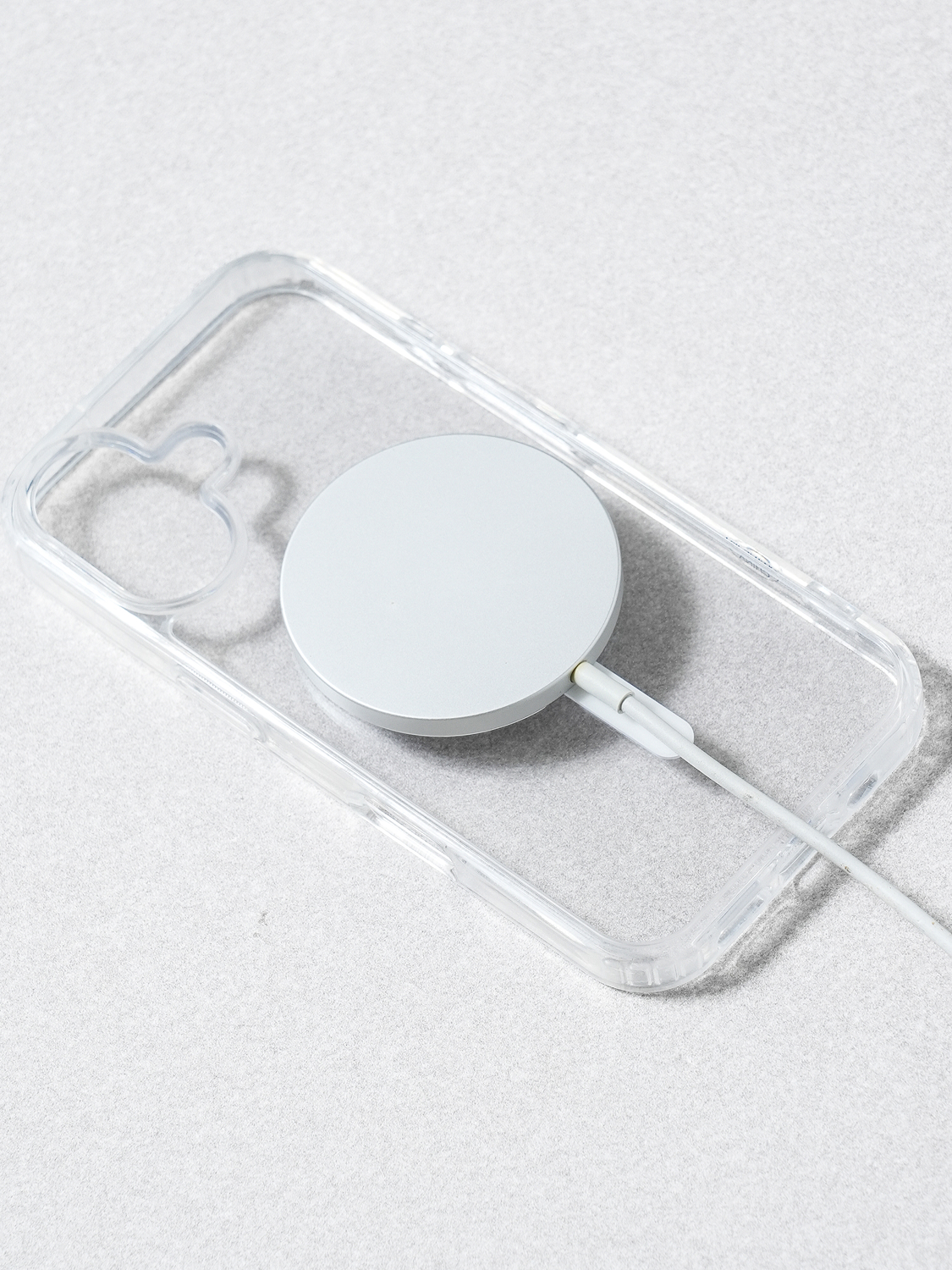 Чехол с поддержкой MagSafe для iPhone 16