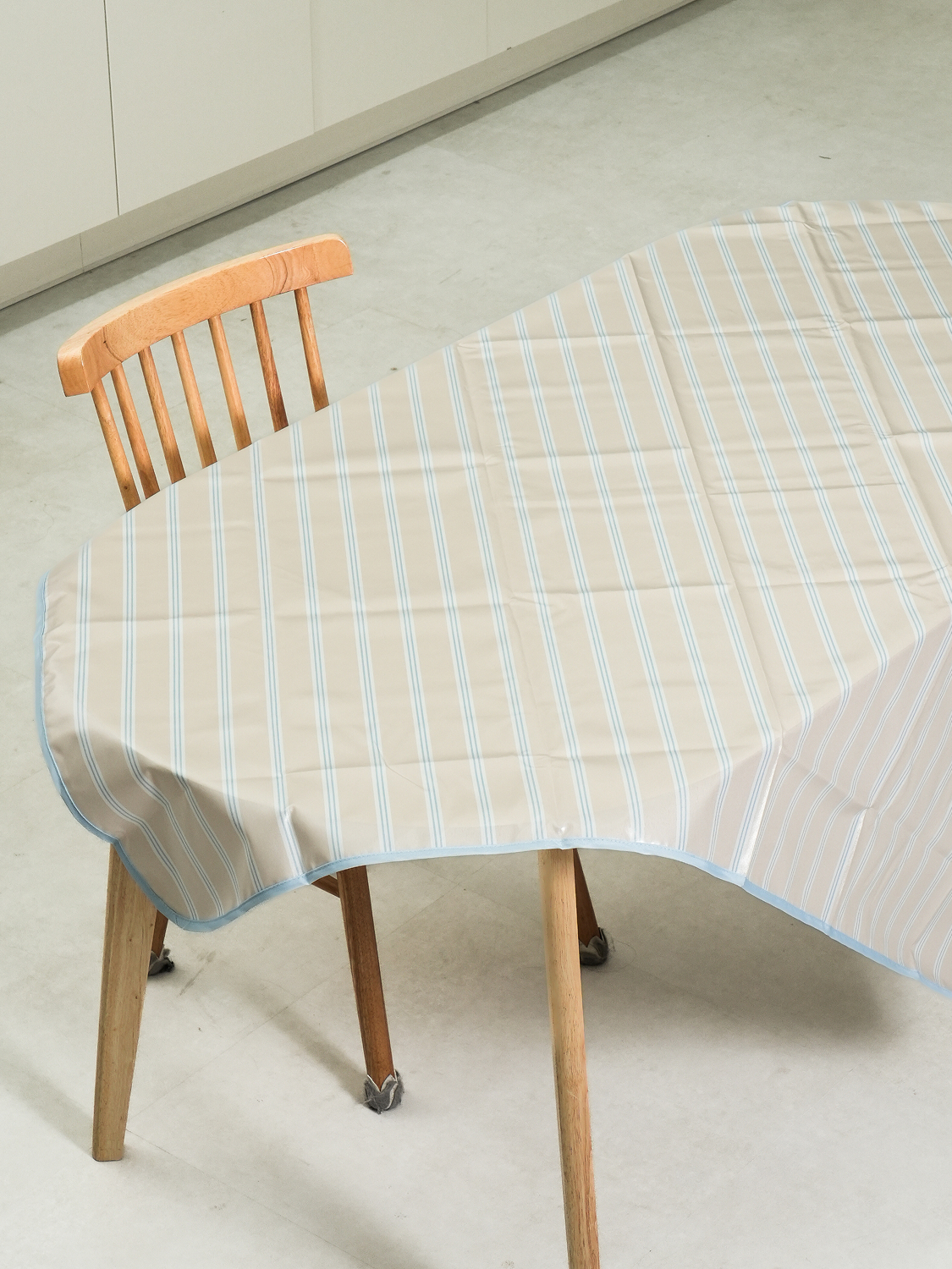 방수 패턴 테이블 보 140 X 140 cm 베이지
