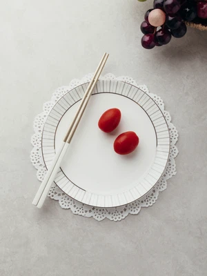 본차이나 은장 패턴 접시 17.5 cm