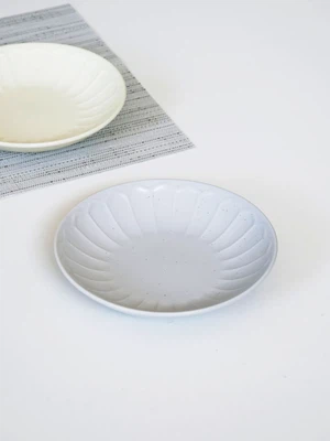 무광점무늬양각접시(약18.5 cm)