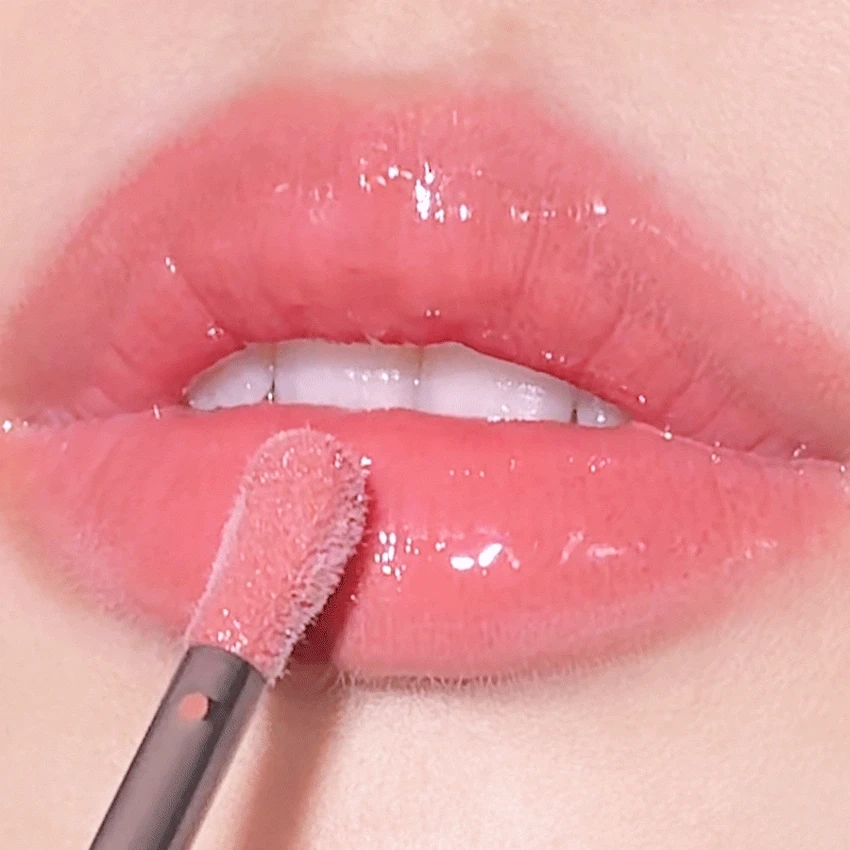 Frillude Dinto La Belle Rose Glass Lip Gloss is a plump, shimmering lip gloss with a dewy glow. It is inspired by Frances Burnett's *The Secret Garden*. Features - Plump, shimmering dewy glow - Color becomes more vivid with each application - Adheres tightly - Long-fitting formula that lasts for a long time - Provides moist shine and hydration to lips Colors (6 shades) 31 Calm Rose - Beige Rose 32 Tender Rose - Vanilla Rose 33 Bitter Rose - Berry Rose 34 Serene Rose - Mute Mauve Rose 35 Shy Rose - Pure Pink Rose (BM pick) 36 Guilty Rose - Cherry Rose Texture Features - Spoon-shaped tip applicator evenly dispenses texture for close adherence to lips - Optimized for volume and shine - Buildable texture that layers clearly without clumping - Contains Provence Rose Extract How to Use ① Pick up the desired amount with the applicator ② Apply from the inner part of the lips outwards to add gloss for a clear, plump lip look Storage Precautions - Due to the nature of the formula, discoloration or pigment separation may occur when exposed to light, so [please avoid] light Caution: Avoid exposure - Due to the nature of the formulation, air bubbles and pigment streaks may be visible on the surface of the product, but this does not indicate a defect in the contents. - The product can be used normally by pumping with the brush. Product Information Notice Product Name: Prilude Dinto La Belle Rose Glass Lip Gloss (31 Calm Rose, 32 Tender Rose, 33 Bitter Rose, 34 Serene Rose, 35 Shy Rose, 36 Guilty Rose) Volume: 5ml Main Product Specifications: Suitable for all skin types Shelf Life: 36 months before opening / 12 months after opening Manufacturer: Cody Co., Ltd. Cosmetic Responsible Distributor: Trendmaker Co., Ltd. Country of Manufacture: South Korea Functional Cosmetic: None Precautions for Use 1. Consult a specialist if you experience any abnormal symptoms or side effects, such as red spots, swelling, or itching on the application area due to direct sunlight during or after using the cosmetic product. 2. Avoid use on areas with wounds. 3. Precautions for Storage and Handling - Keep out of reach of children. - Avoid direct sunlight. Store away from reach of others. Quality Assurance Standards: In the event of a defect in this product, compensation will be provided in accordance with the Consumer Dispute Resolution Standards notified by the Fair Trade Commission. Customer Service Contact: Customer Service 070-4234-4540