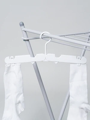 여행용 집게 포함 접이식 옷걸이